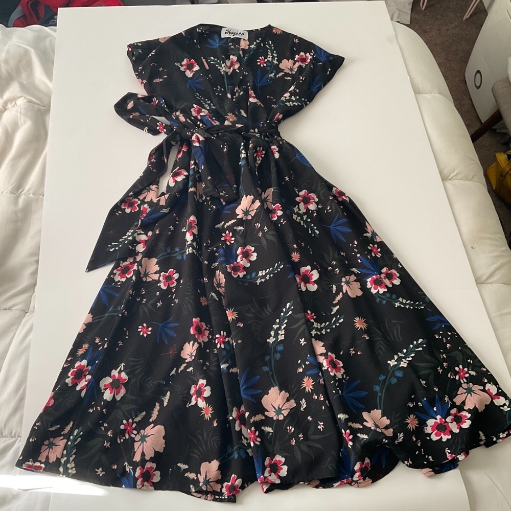 Meghan Los Angeles Faux Wrap Floral Belted Waist Maxi Dress V-Neck‎ Black Med